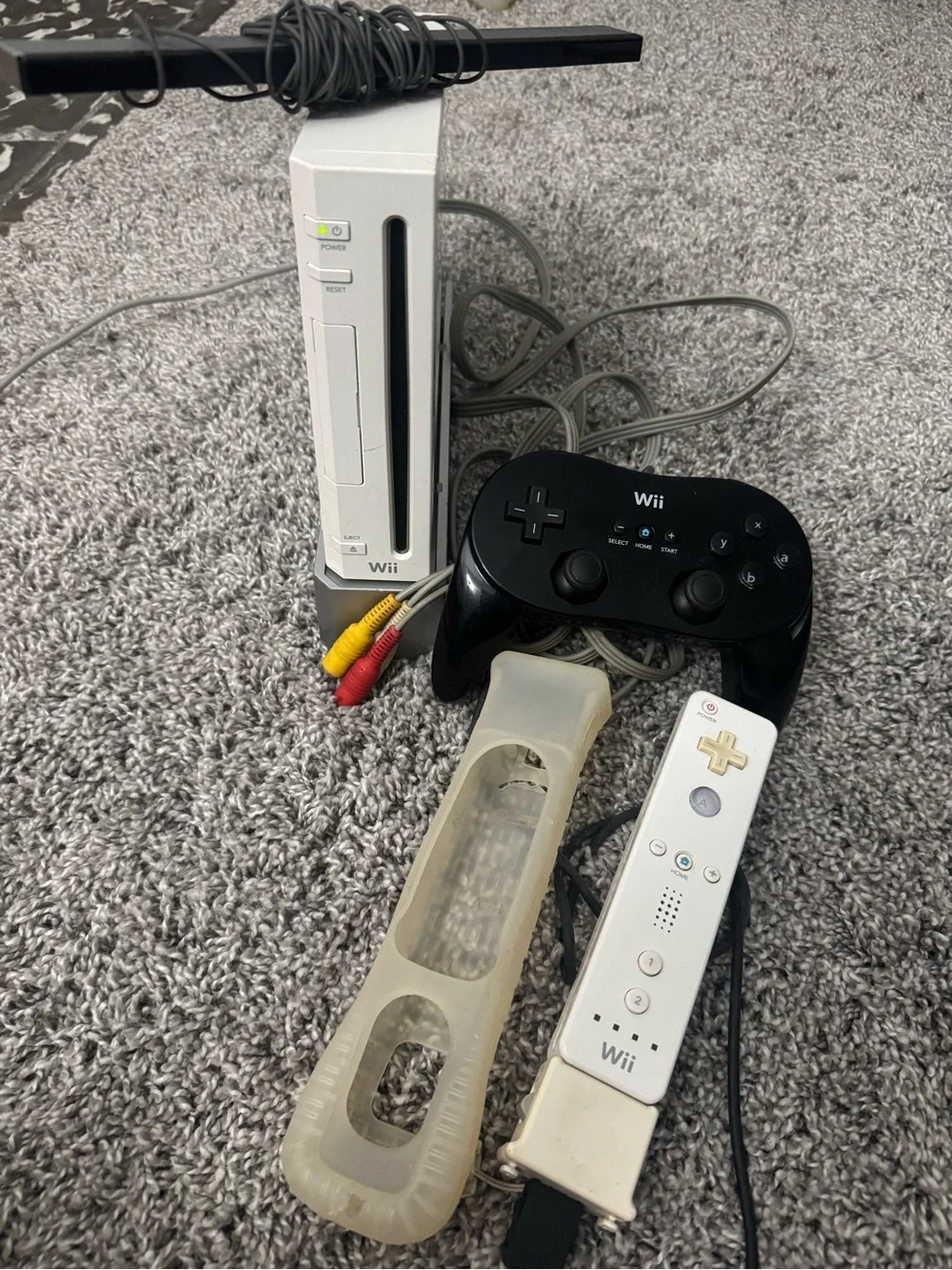 Nintendo White Wii Console Bundle with Black Pro Controller
